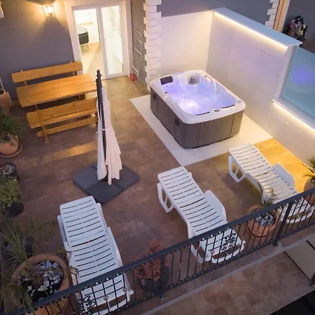 Apartamento Apartments With Hot Tub Podstrana, Split - 8616 Podstrana