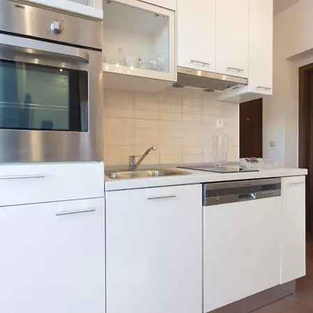 Apartamento Apartments With Hot Tub Podstrana, Split - 8616